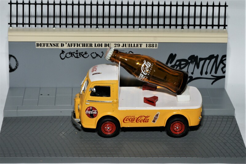 Diorama presse. Bouteille venant d'un porte Clefs.JPG