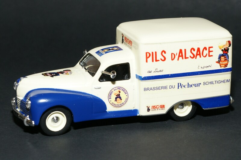 203 Paquet de Tabac Pils base presse  (2).JPG