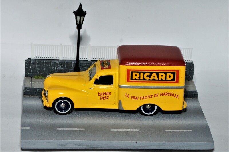 203 Ricard base presse, diorama du commerce.JPG