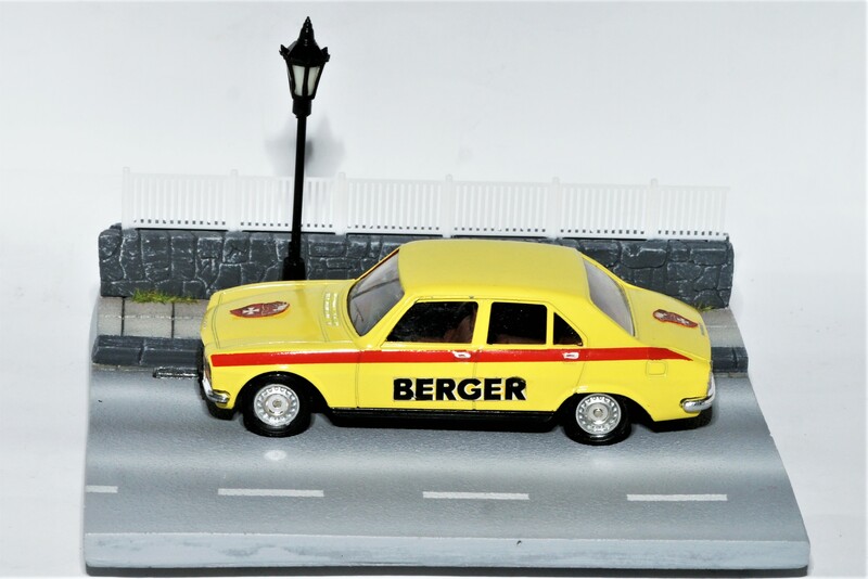 504 Berger, base Solido, Diorama du commerce.JPG