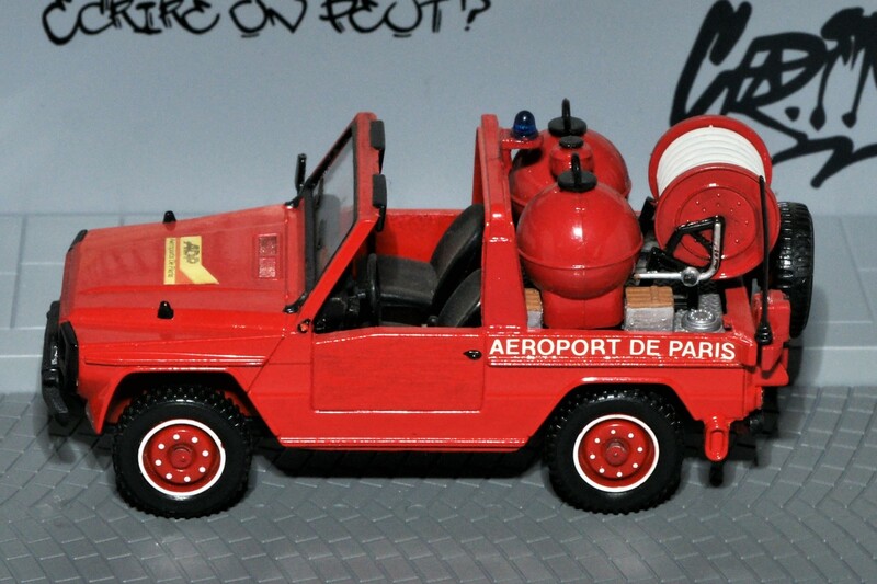 Diorama presse. P4 Solido modifé avec accessoires venant de Land Rover Defender pompiers adaptés pour ce P4.JPG