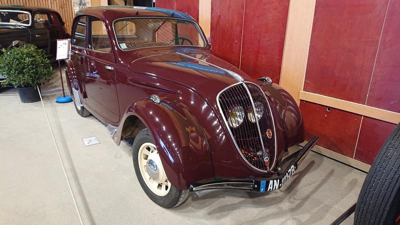 Peugeot 202 berline 1938_2.JPG