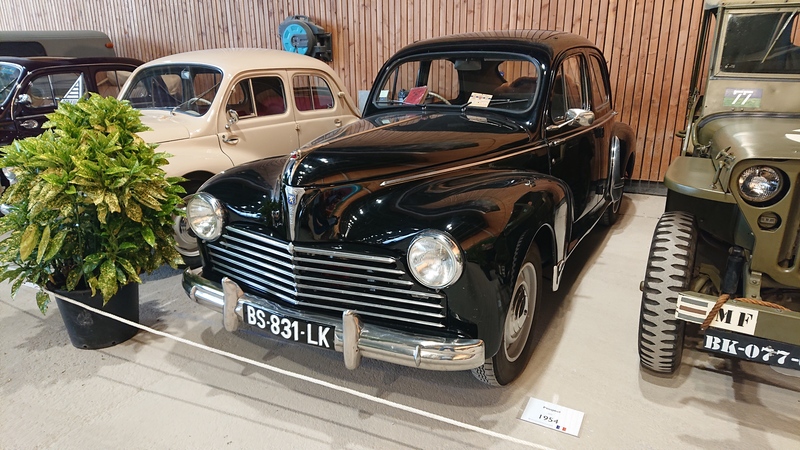 Peugeot 203 Berline 1954_1.JPG