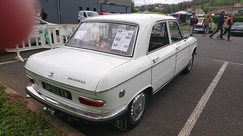 Peugeot 204 berline_2.JPG