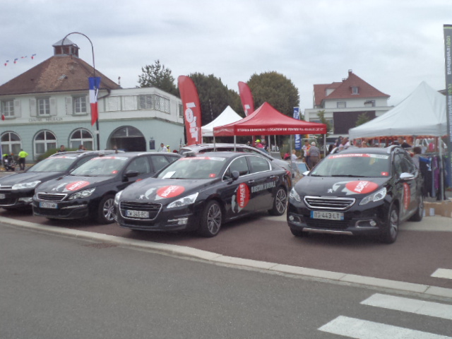 Une 2008, une 508 et une 308 SW : direction générale de course