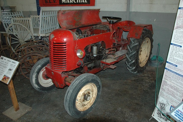 Un beau tracteur BABIOLE avec un moteur de 203