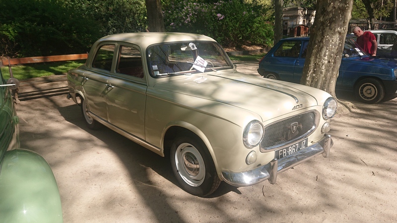 Peugeot 403_e.JPG