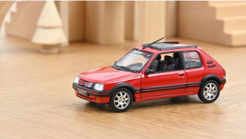 (Norev 471751 Oa) 205 GTI-1,9 rouge-Vallelunga toit-vitré-ouvrant-coulissant déco PTS 1991.jpg