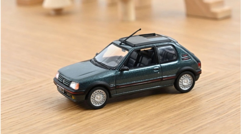 (Norev 471752 Oa) 205 GTI-1,9 Magic vert-Sorrento toit-vitré-ouvrant-coulissant 1990.jpg