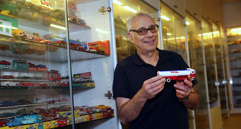 Thierry et sa collection - photo jp FREY.jpg