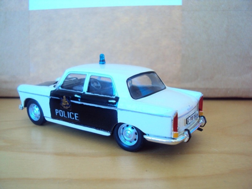 Peugeot Queensland Police Traffic 2 1968.JPG