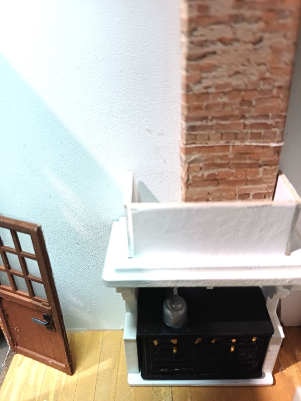 l'eau chauffe sur la grosse cuisinière en fonte !