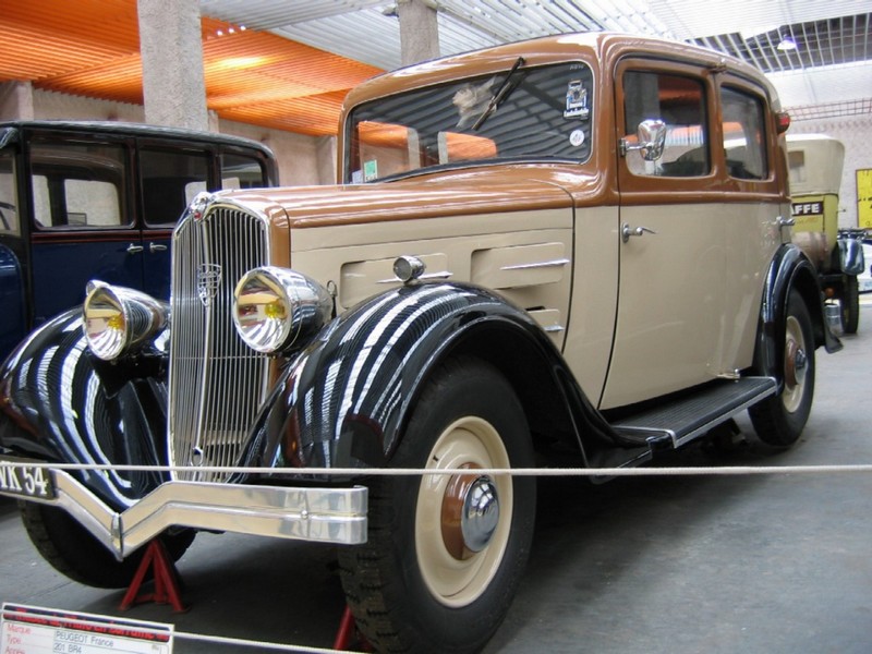 Peugeot 201 BR4 berline 1934 (1).jpg