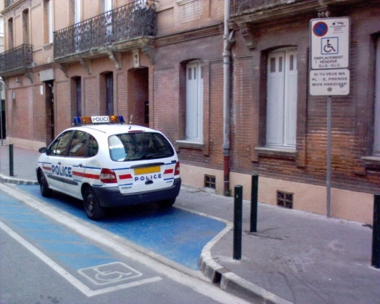 stationnement-handicape-293860.jpg