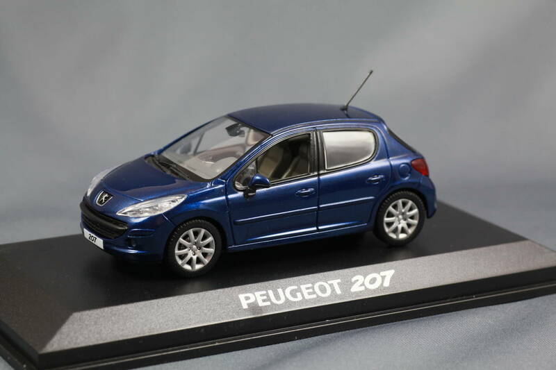 peugeot_207_bleu_montebello_01.jpg