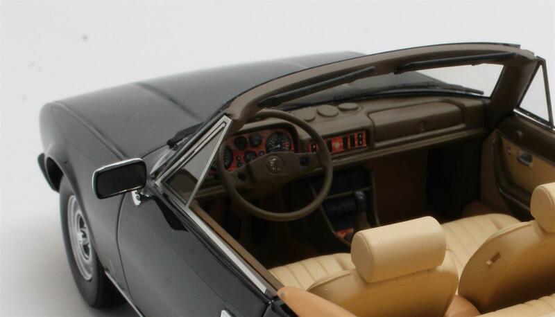 (Cult-Scale-Models CML192-3 Oi) 504 Cabriolet noir 1983.jpg